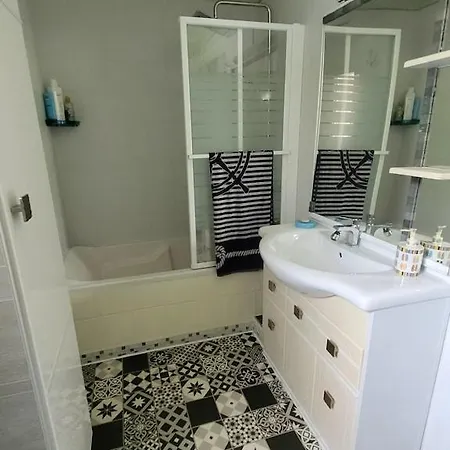 French Riviera-Saint-Raphael- Suite & Jardin Prive Saint-Raphaël